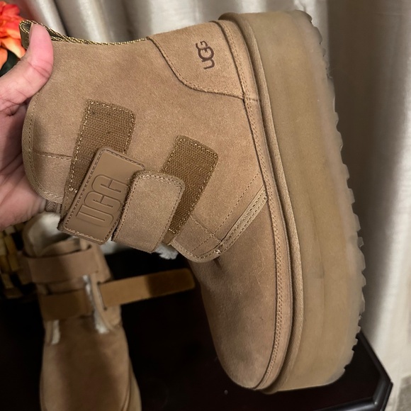 Uggs NEUMELPlatform Boots Tan sz 9 guc in box - Picture 4 of 16